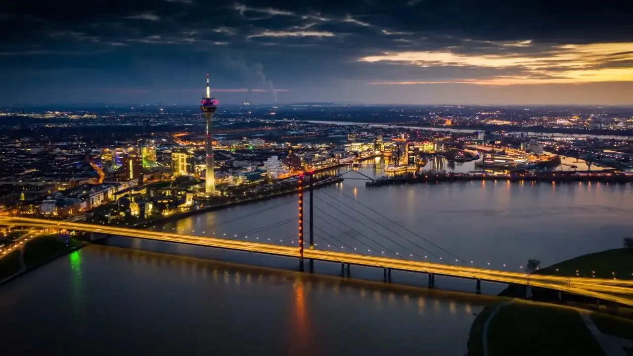 Düsseldorf, Rhine with the Rheinturm at dusk